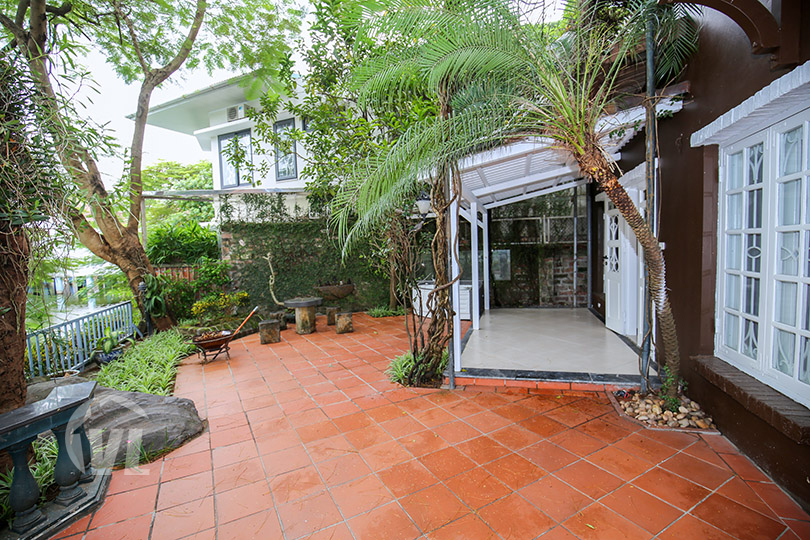 333 Charming rental house with garden on Tay Ho banks