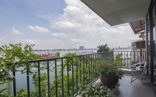 Lake view, swimming pool 1 bedroom apartment in Tay Ho