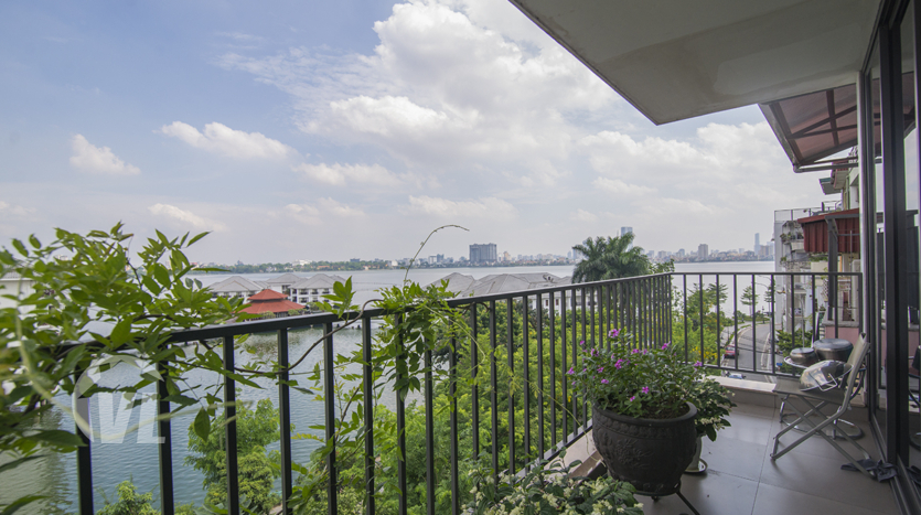 Lake view, swimming pool 1 bedroom apartment in Tay Ho