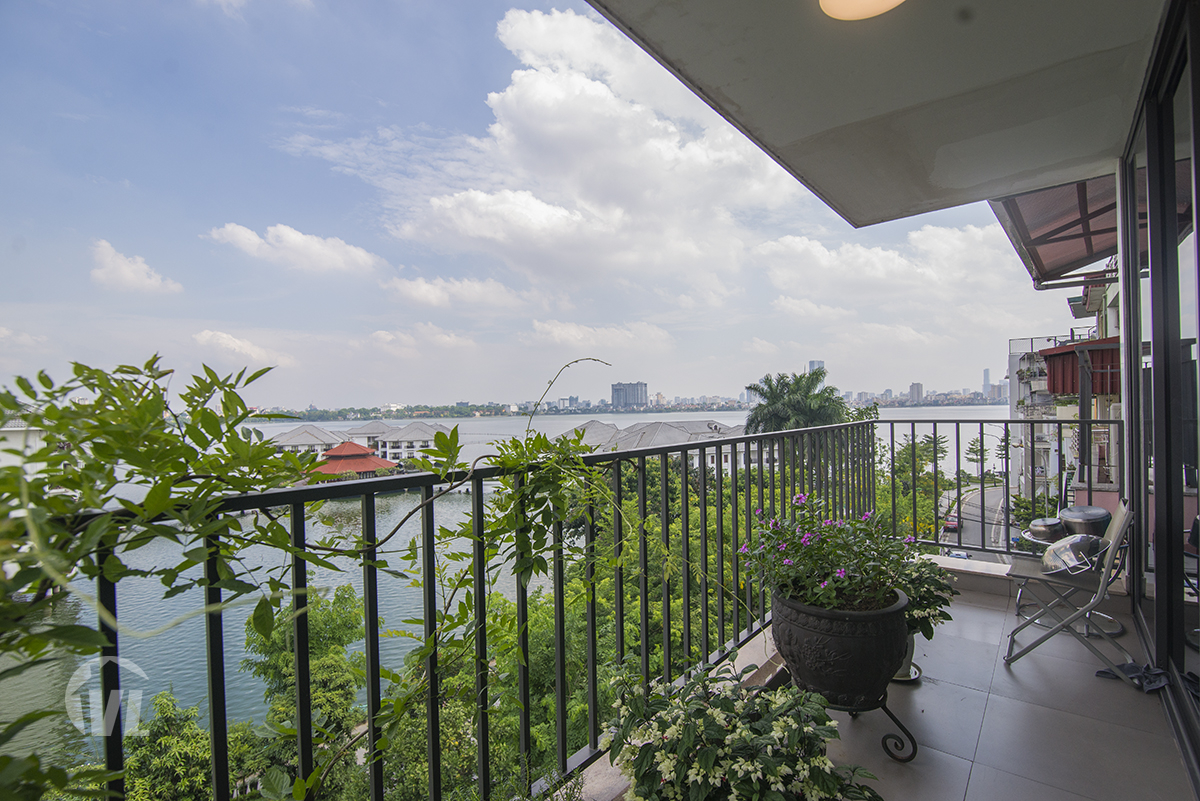 222 Lake view, swimming pool 1 bedroom apartment in Tay Ho