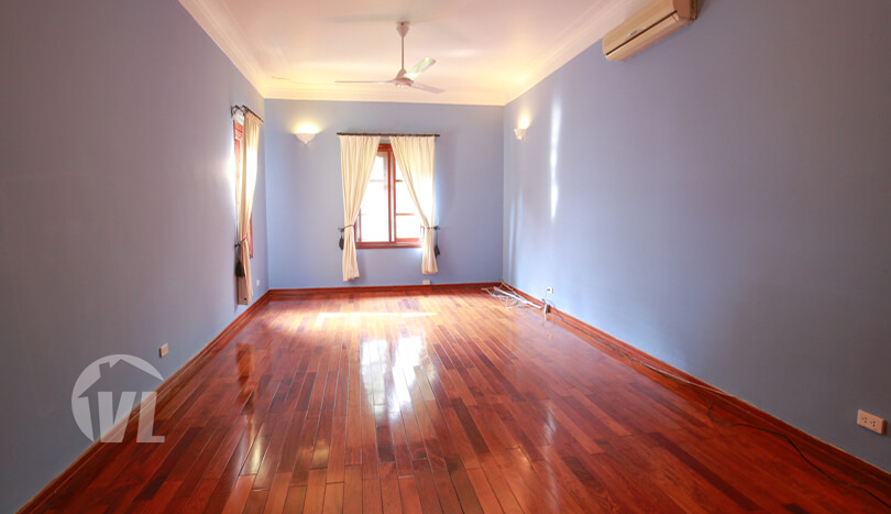 Large 5 bed villa with pool to rent in Tay Ho