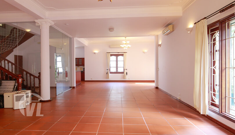 Large 5 bed villa with pool to rent in Tay Ho