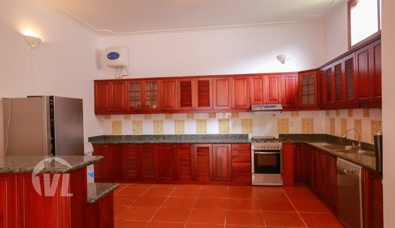 Large 5 bed villa with pool to rent in Tay Ho