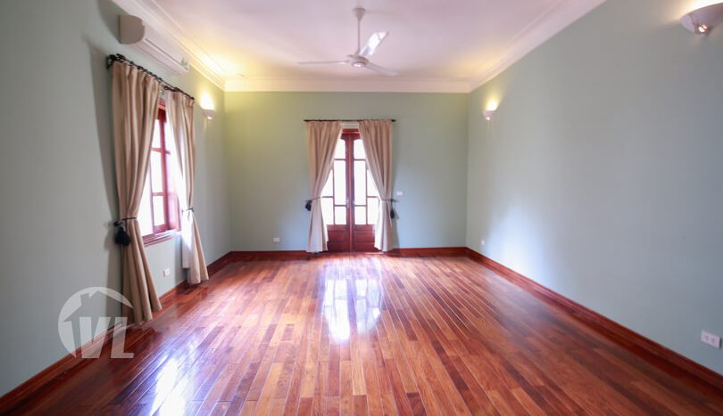 Large 5 bed villa with pool to rent in Tay Ho