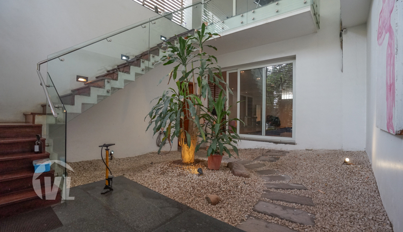 Modern villa with swimming pool to rent in Tay Ho Hanoi