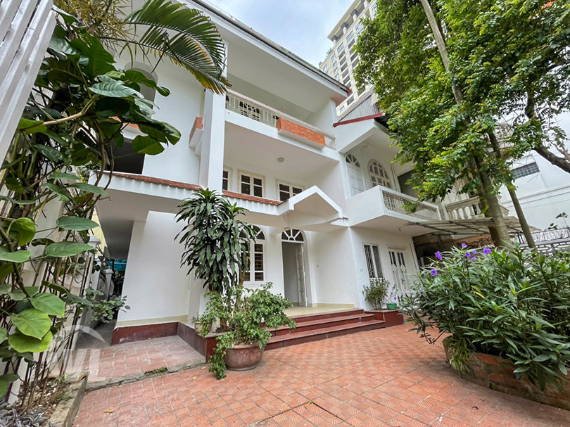 222 Front yard 3 bedroom house in Tay ho with unfurnished