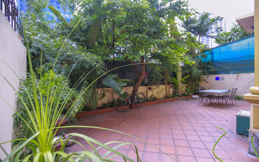 Furnished house with garden to lease in Tay Ho