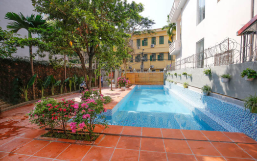 Large garden pool villa to rent in Tay Ho close to the West Lake
