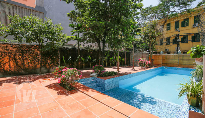 Large garden pool villa to rent in Tay Ho close to the West Lake
