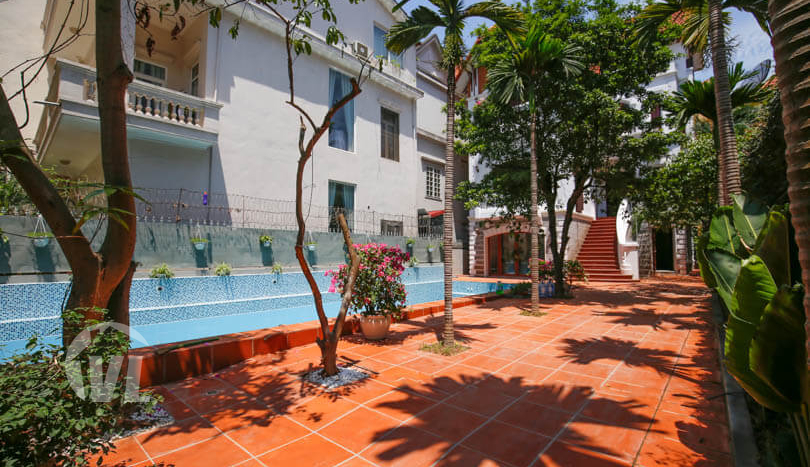 Large garden pool villa to rent in Tay Ho close to the West Lake