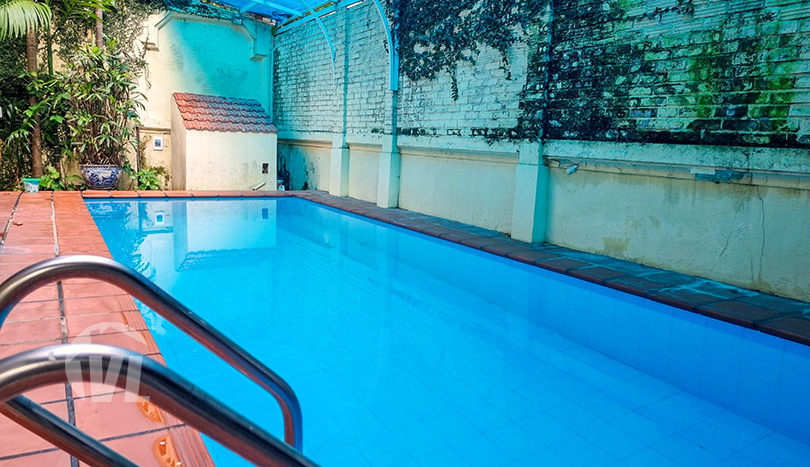 Big villa with swimming pool and garden to rent in Tay Ho