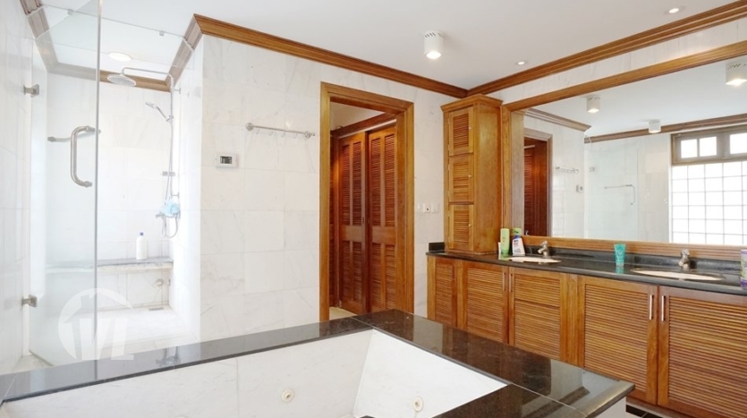 High quality 5 bed villa to lease in To Ngoc Van area Hanoi