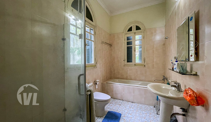 House with big garden to rent close to the LFAY in Long Bien