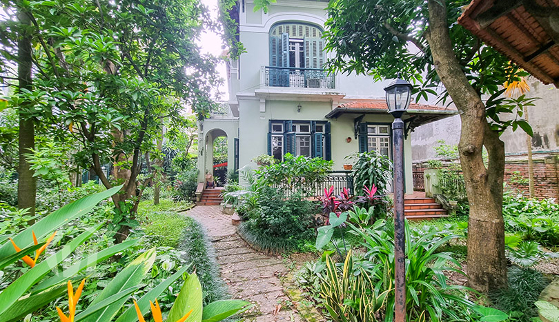 House with big garden to rent close to the LFAY in Long Bien