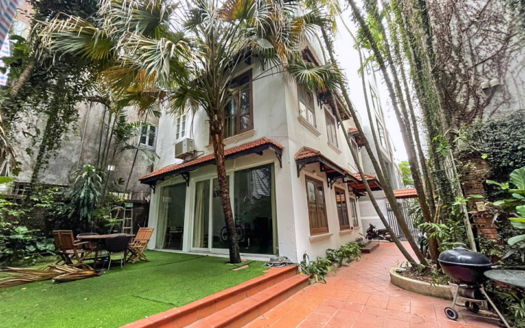 Villa with garden to lease in Tay Ho close to the West Lake