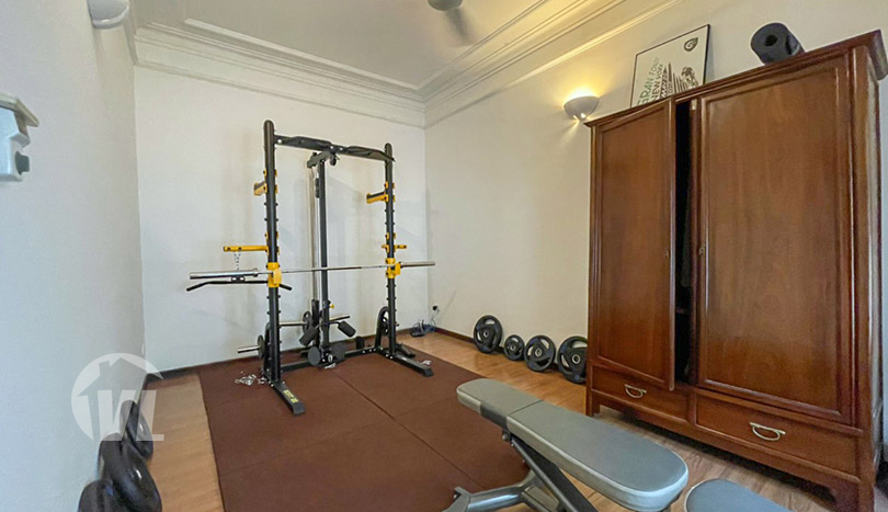 Villa with garden to lease in Tay Ho close to the West Lake