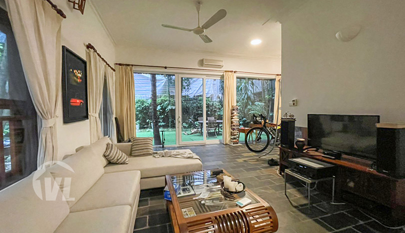 Villa with garden to lease in Tay Ho close to the West Lake