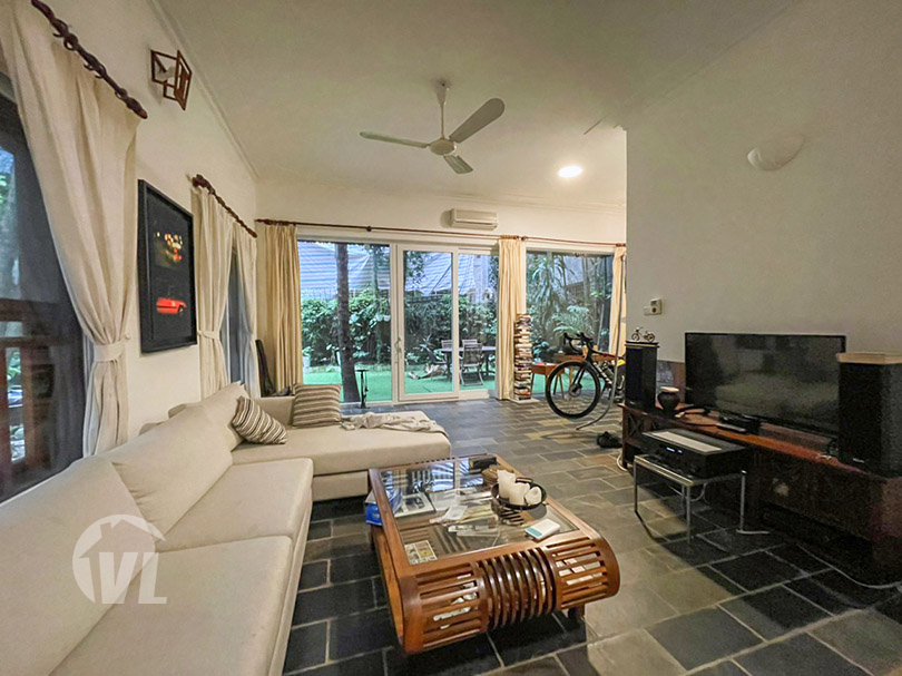 333 Villa with garden to lease in Tay Ho close to the West Lake