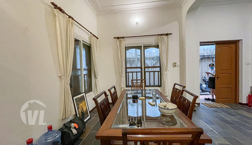 Villa with garden to lease in Tay Ho close to the West Lake