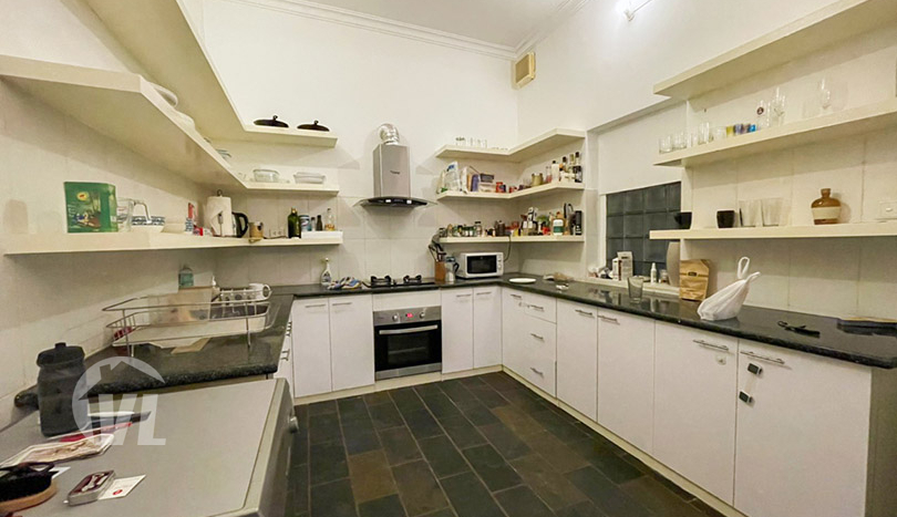 Villa with garden to lease in Tay Ho close to the West Lake