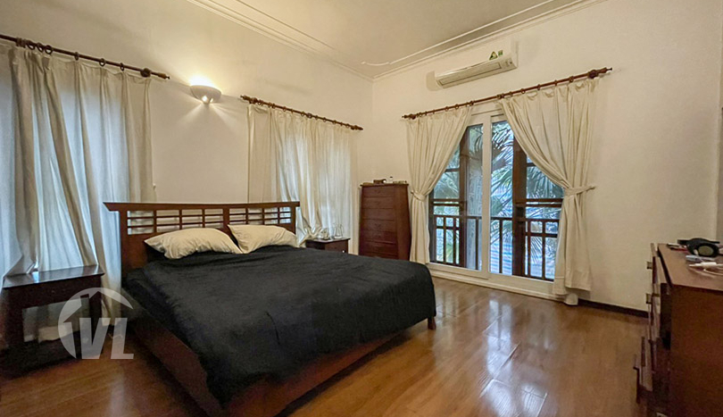 Villa with garden to lease in Tay Ho close to the West Lake