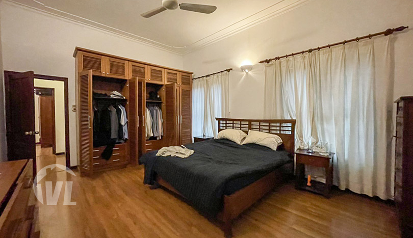 Villa with garden to lease in Tay Ho close to the West Lake