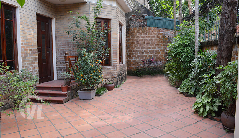 Fully furnished house with large yard to rent in Tay Ho