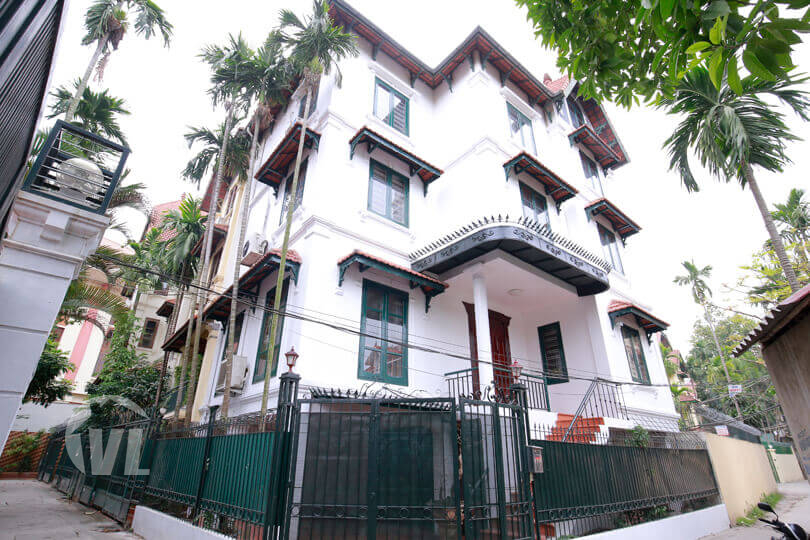 222 Large 4 bed villa to rent in Tay Ho district