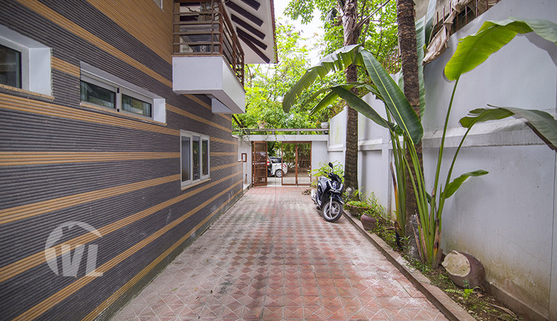 Modern furnished pool house with yard to rent in Tay Ho district