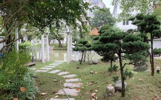 Furnished house with garden to rent in Vinhomes Riverside Hanoi