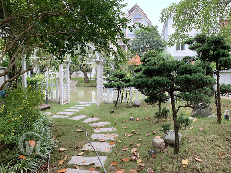 222 Furnished house with garden to rent in Vinhomes Riverside Hanoi