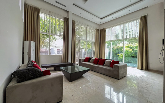 5 bedrooms villa to lease close to West Lake banks in Tay Ho