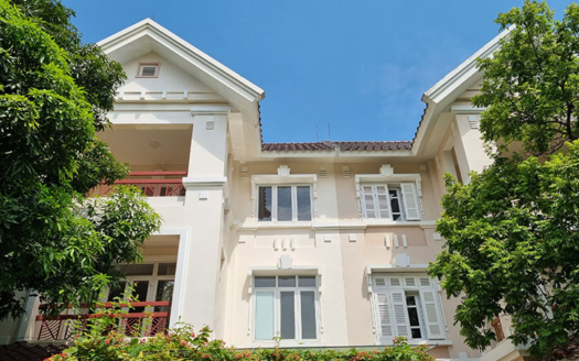 5 bedroom furnished villa to rent in T Block Ciputra