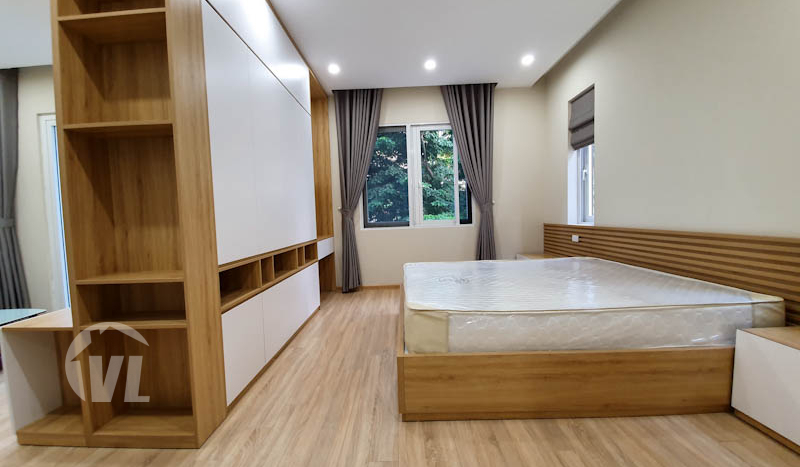 Brand-new furnished Vinhomes Riverside villa to lease on Hoa Sua