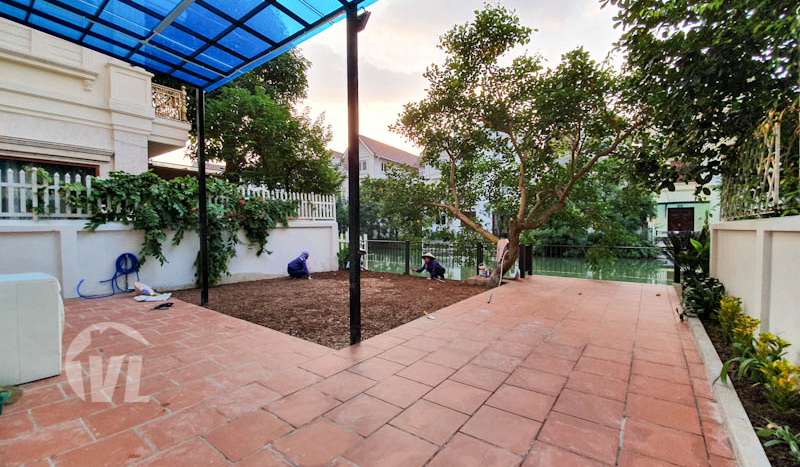 Brand-new furnished Vinhomes Riverside villa to lease on Hoa Sua