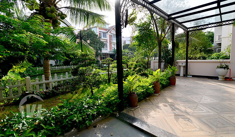 Corner villa to rent in Bang Lang area of Vinhomes Riverside