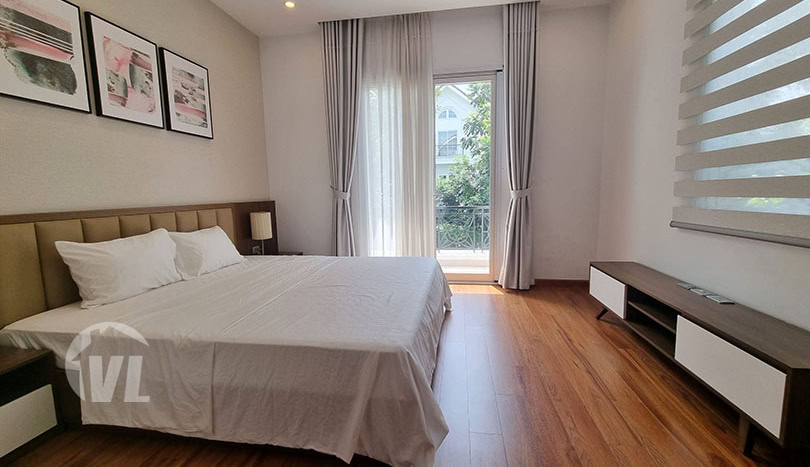 Fully equipped house to rent close to the BIS in Vinhomes Riverside