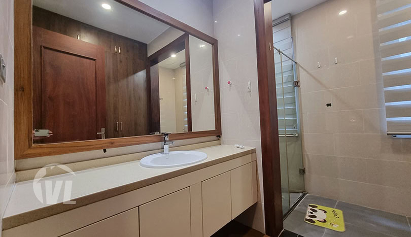 Fully equipped house to rent close to the BIS in Vinhomes Riverside