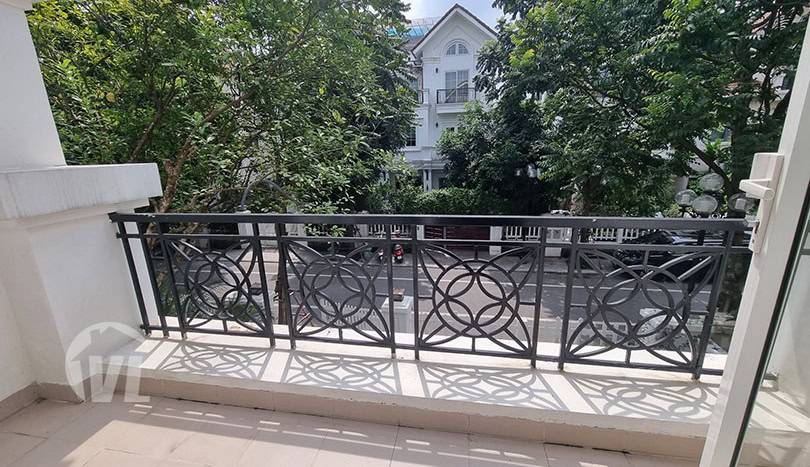 Fully equipped house to rent close to the BIS in Vinhomes Riverside