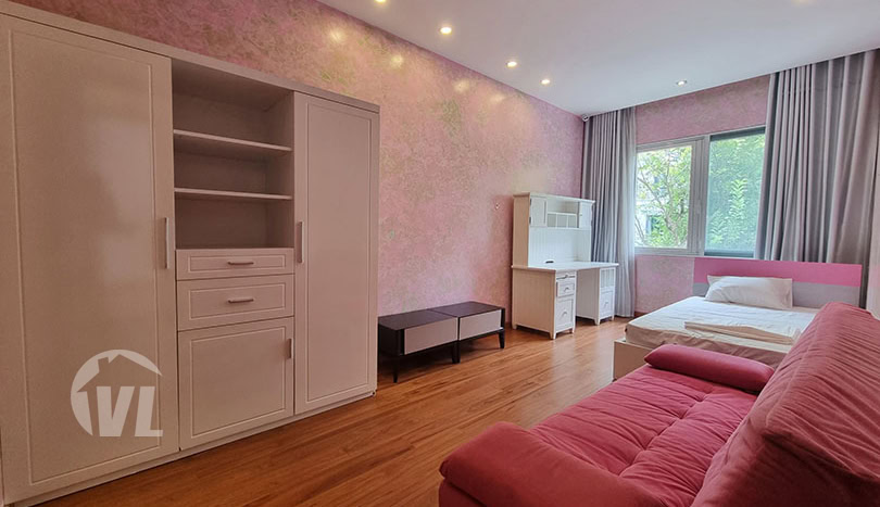Fully equipped house to rent close to the BIS in Vinhomes Riverside