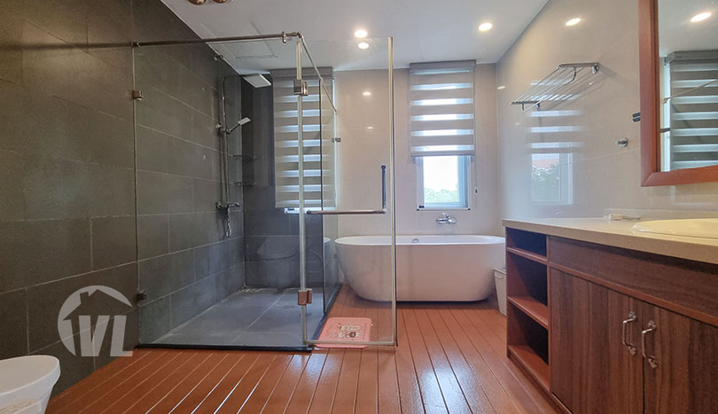 Fully equipped house to rent close to the BIS in Vinhomes Riverside