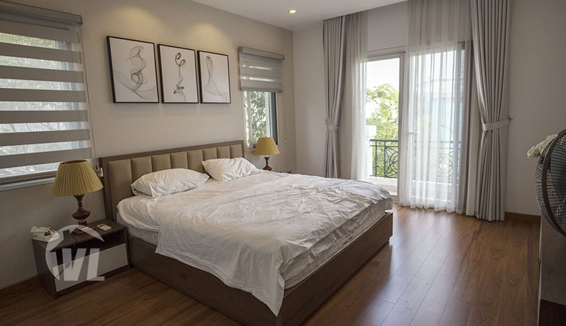 Fully equipped house to rent close to the BIS in Vinhomes Riverside