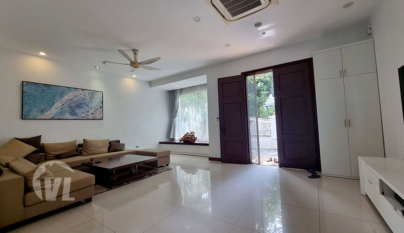 Fully equipped house to rent close to the BIS in Vinhomes Riverside