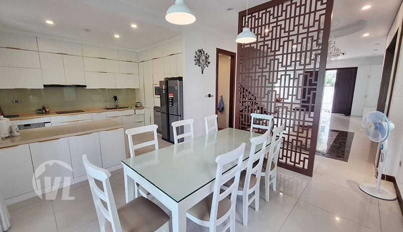 Fully equipped house to rent close to the BIS in Vinhomes Riverside