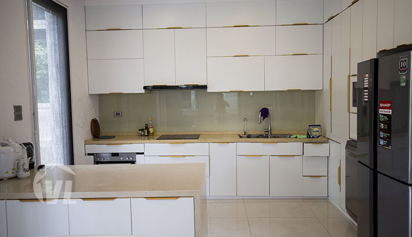 Fully equipped house to rent close to the BIS in Vinhomes Riverside