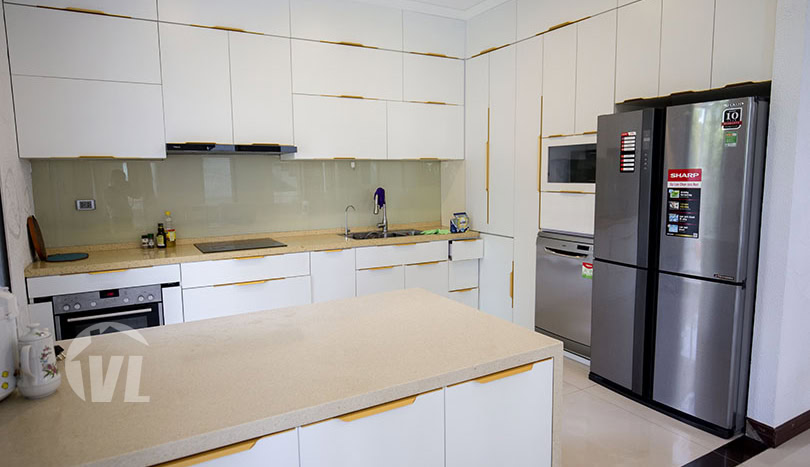 Fully equipped house to rent close to the BIS in Vinhomes Riverside