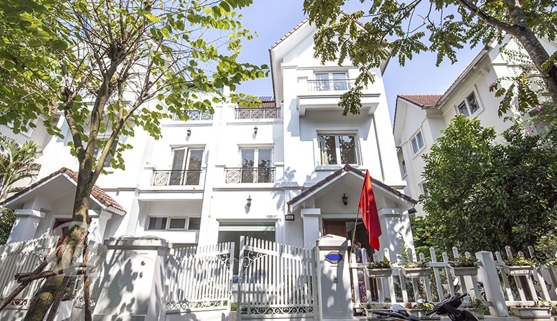 Renovated 4 bedroom house in Hoa Sua street of Vinhomes Riverside