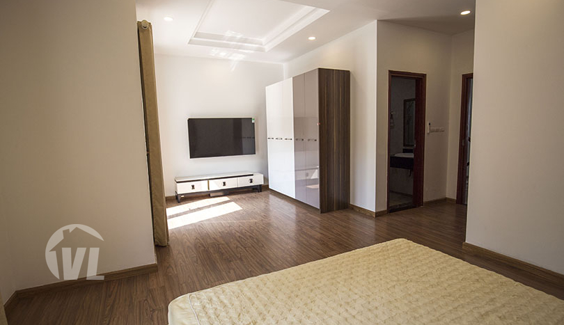 Renovated 4 bedroom house in Hoa Sua street of Vinhomes Riverside