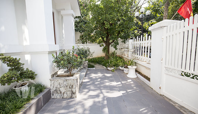 Renovated 4 bedroom house in Hoa Sua street of Vinhomes Riverside