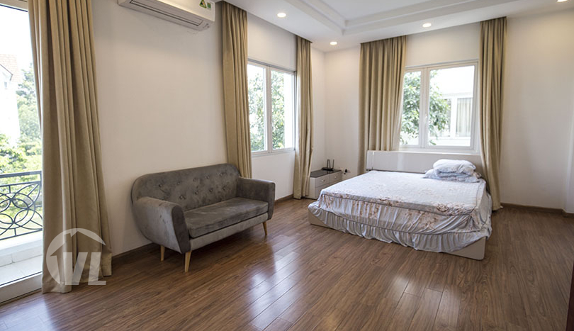 Renovated 4 bedroom house in Hoa Sua street of Vinhomes Riverside